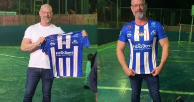 Empresário Fábio Borri faz a diferença e distribui uniformes esportivos para crianças carentes