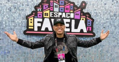 MC Koringa leva romantismo para o funk carioca em “A Mais Linda do Baile”Em parceria com Joker Beats, o funkeiro lançou a nova faixa MC Koringa leva romantismo para o funk carioca em “A Mais Linda do Baile”Em parceria com Joker Beats, o funkeiro lançou a nova faixa