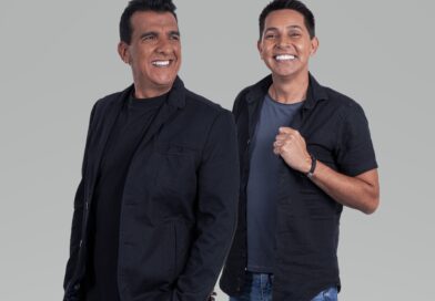 Dupla Racyne e Rafael canta seus sucessos no Aparecida Sertaneja Racyne e Rafael