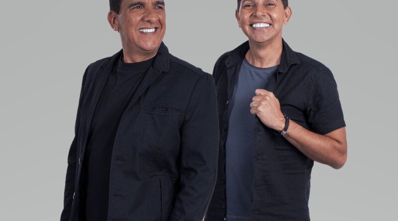 Dupla Racyne e Rafael canta seus sucessos no Aparecida Sertaneja Racyne e Rafael