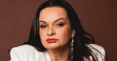 Empresária Carmen Reis revela como concilia negócios, carreira artística e a criação dos três filhos