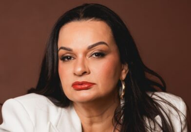 Empresária Carmen Reis revela como concilia negócios, carreira artística e a criação dos três filhos