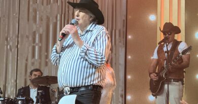 Sérgio Reis se apresenta em show inédito na TV Aparecida